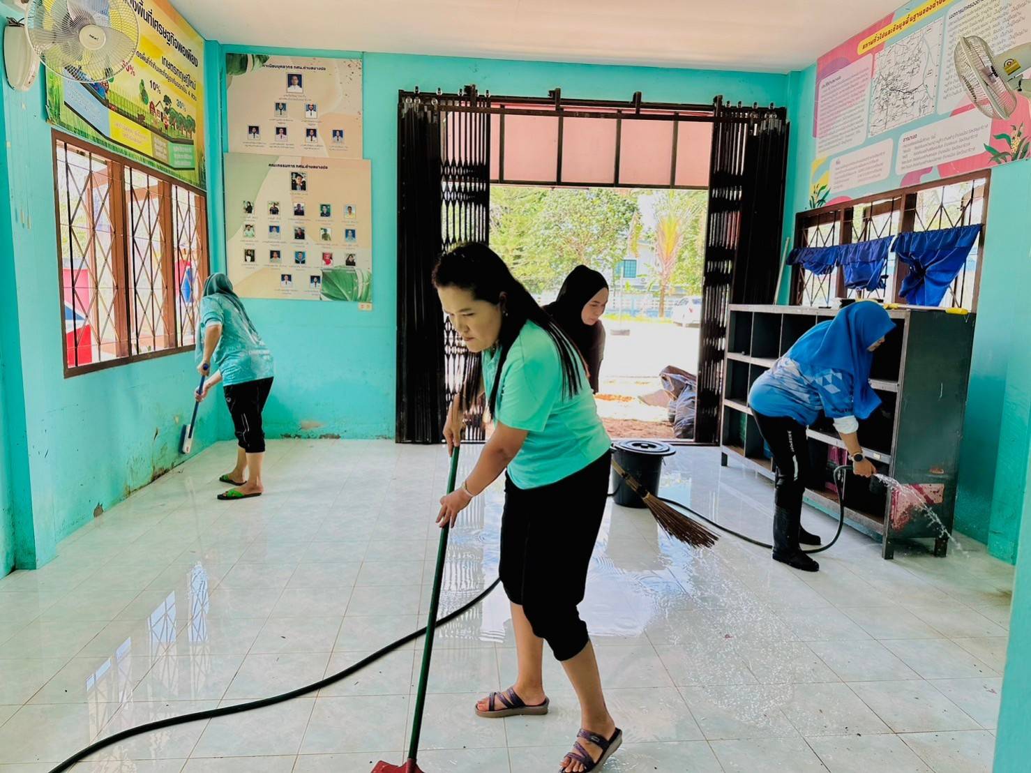 #ครูอาสาฯปอเนาะ ลงพื้นที่ทำความสะอาดหลังน้ำลดจากสถานการณ์น้ำท่วมหนักในพื้นที่ #ศกร.ตำบลบางปอ