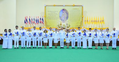 พิธีมอบหนังสือสารานุกรมไทยสำหรับเยาวชน โดยพระราชประสงค์ ในพระบาทสมเด็จพระบรมชนกาธิเบศร มหาภูมิพลอดุลยเดชมหาราช บรมนาถบพิตร เล่ม 44 ฉบับพระราชทาน